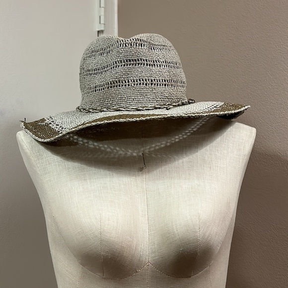 AMERICAN Eagle Outfitters 100% Paper Hat - Picture 4 of 15